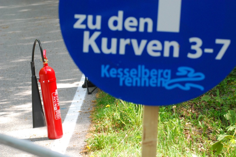 Feuerlöscher am Rand der Kesselbergstraße