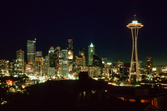 Nächtliche Skyline von Seattle mit der Space Needle (1992)